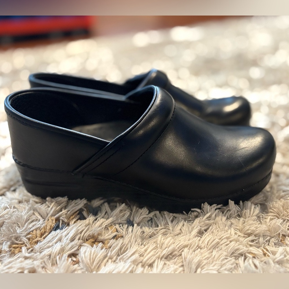 Excellent condition! Black Danskos - size 8.5/9